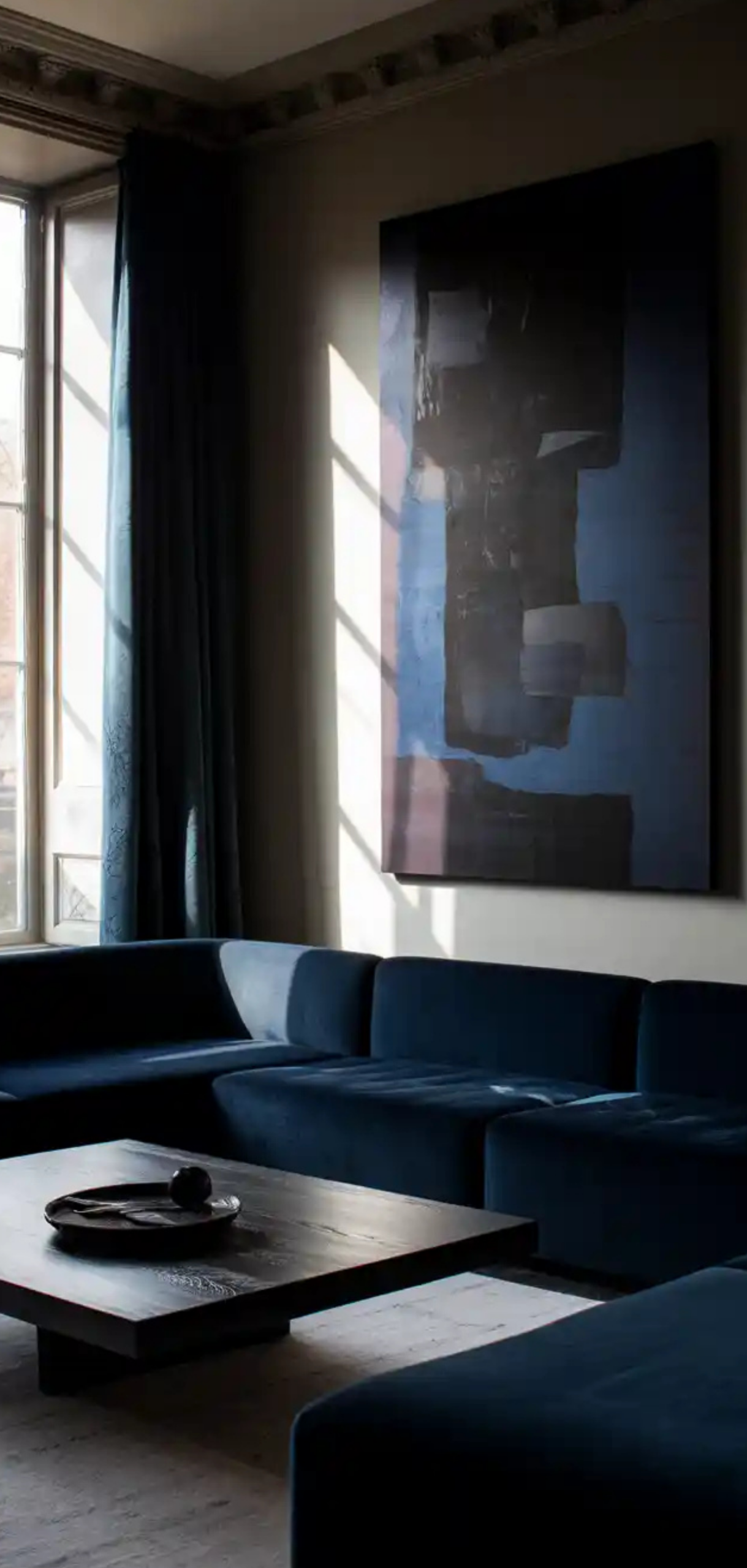 Stunning Moody Living Room Ideas