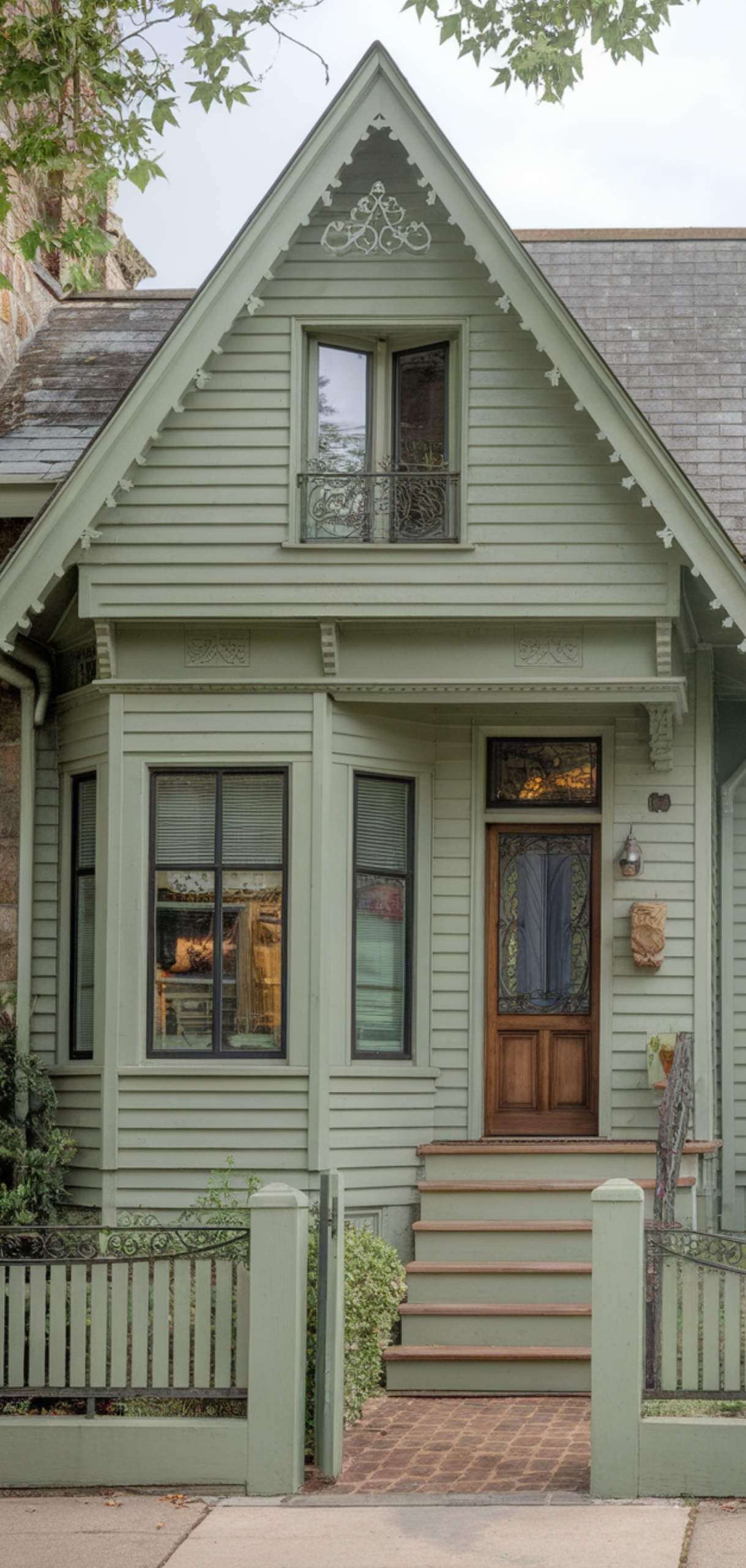 Amazing Sage Green House Ideas with Cream Trim Ideas