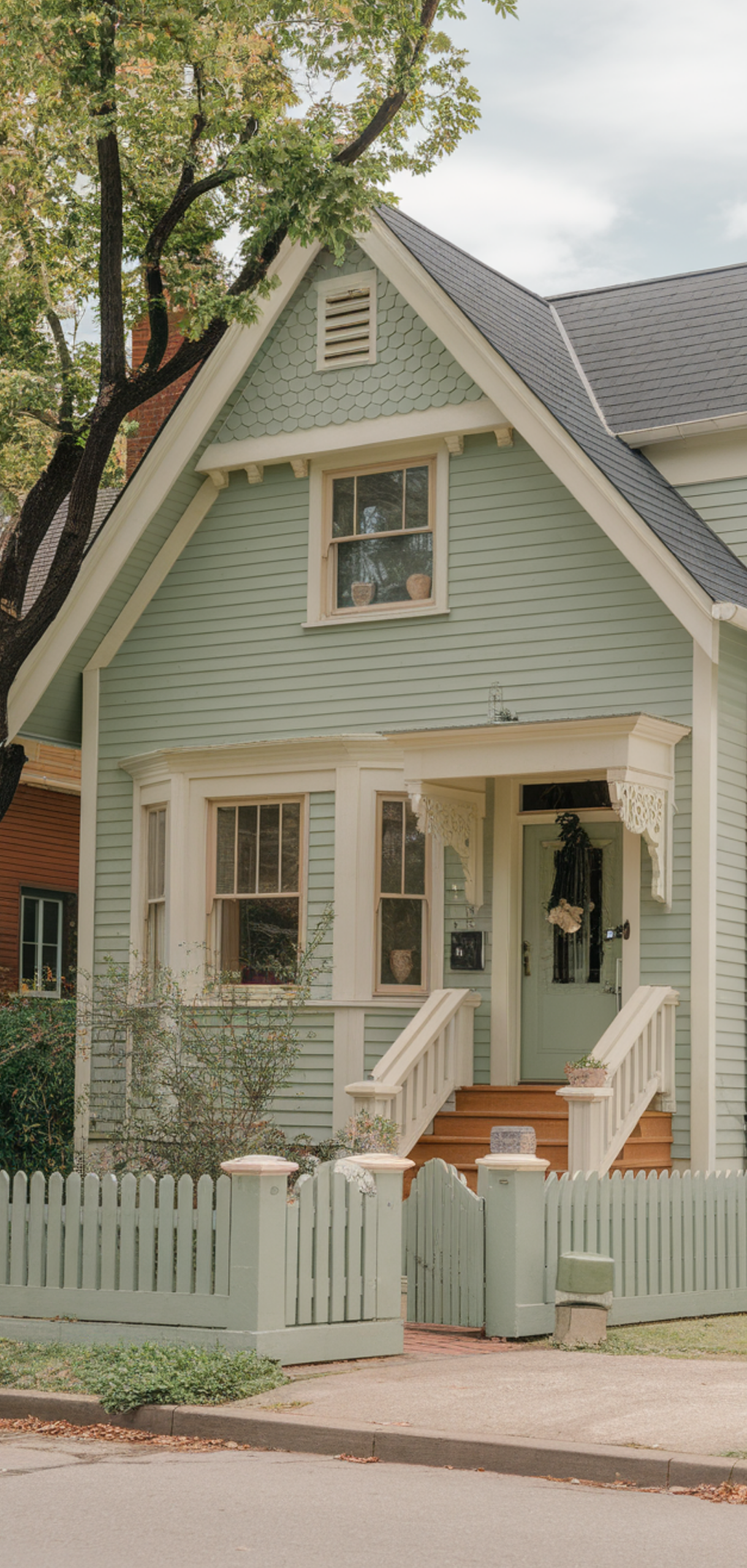 Amazing Sage Green House Ideas with Cream Trim Ideas