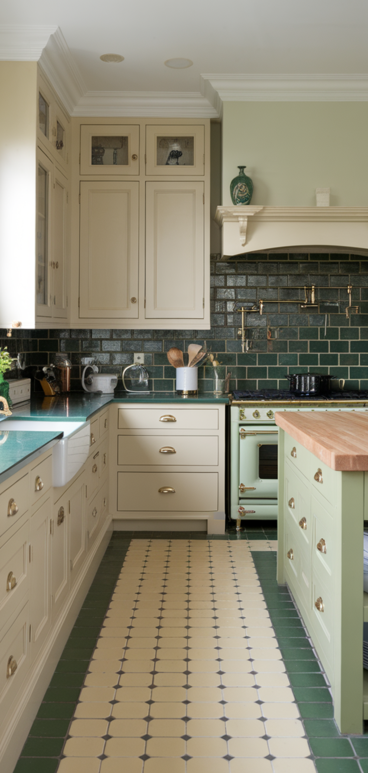 Inspiring Green And Cream Kitchen Ideas