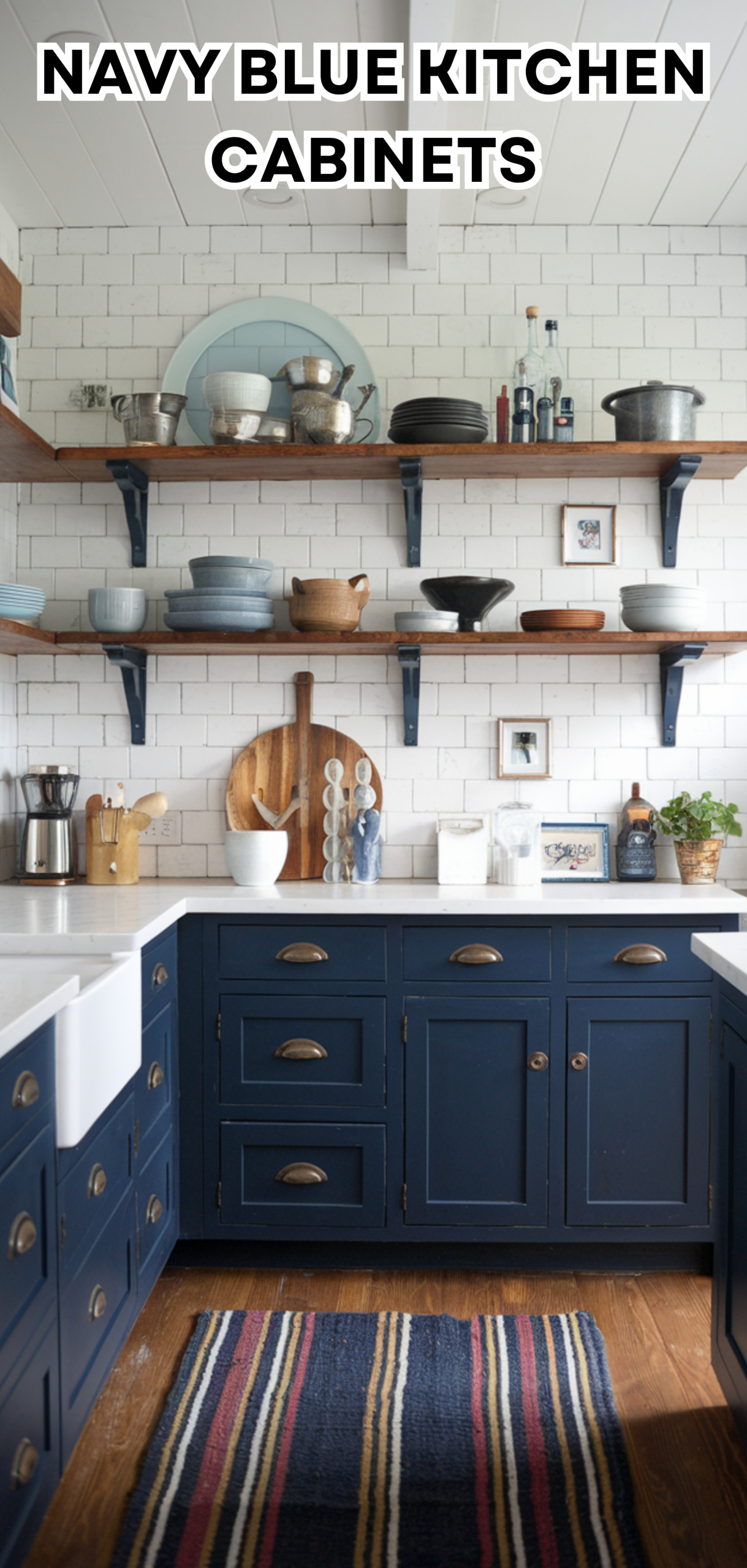 17 Trendy Navy Blue Kitchen Cabinets