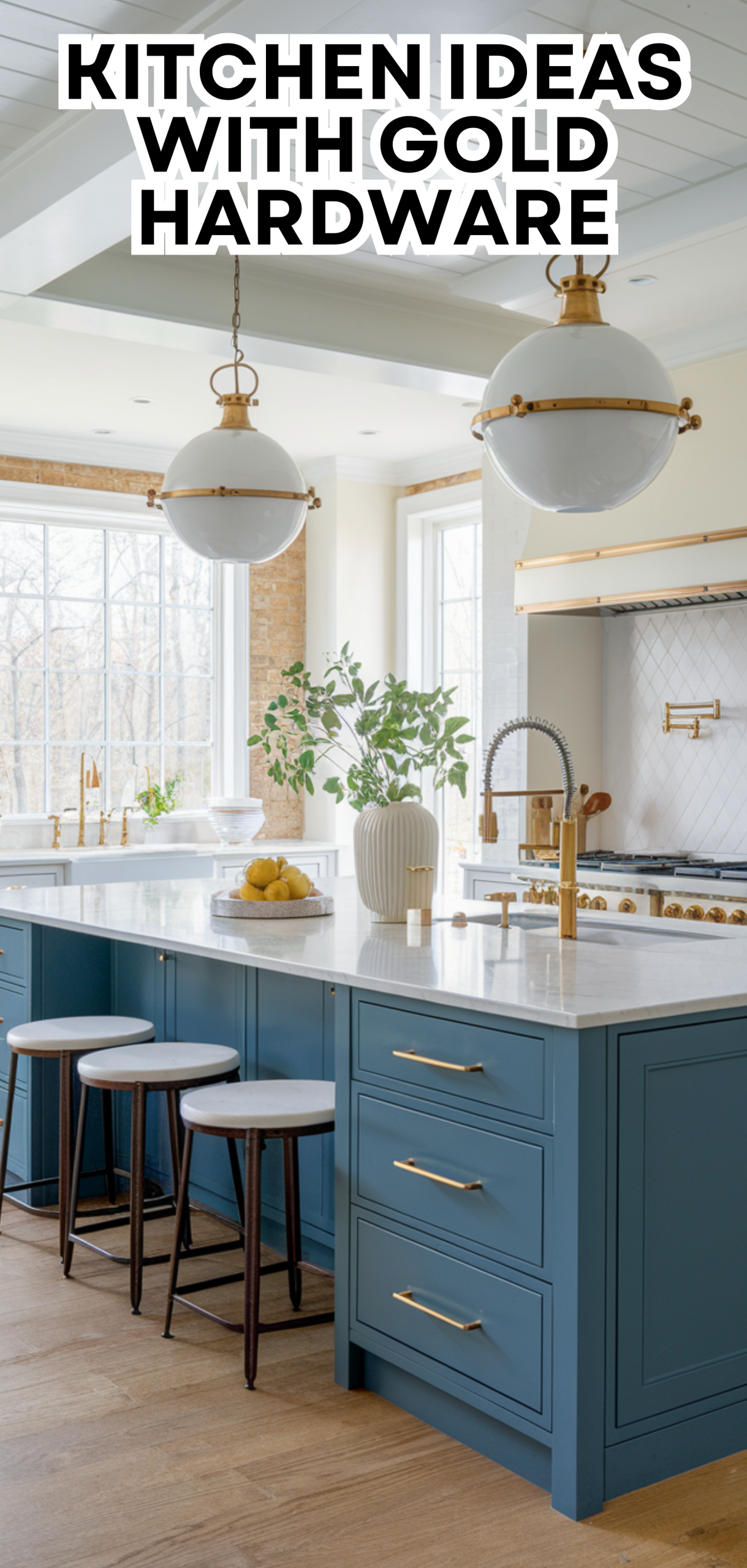 17 Stunning Kitchen Ideas with Gold Hardware