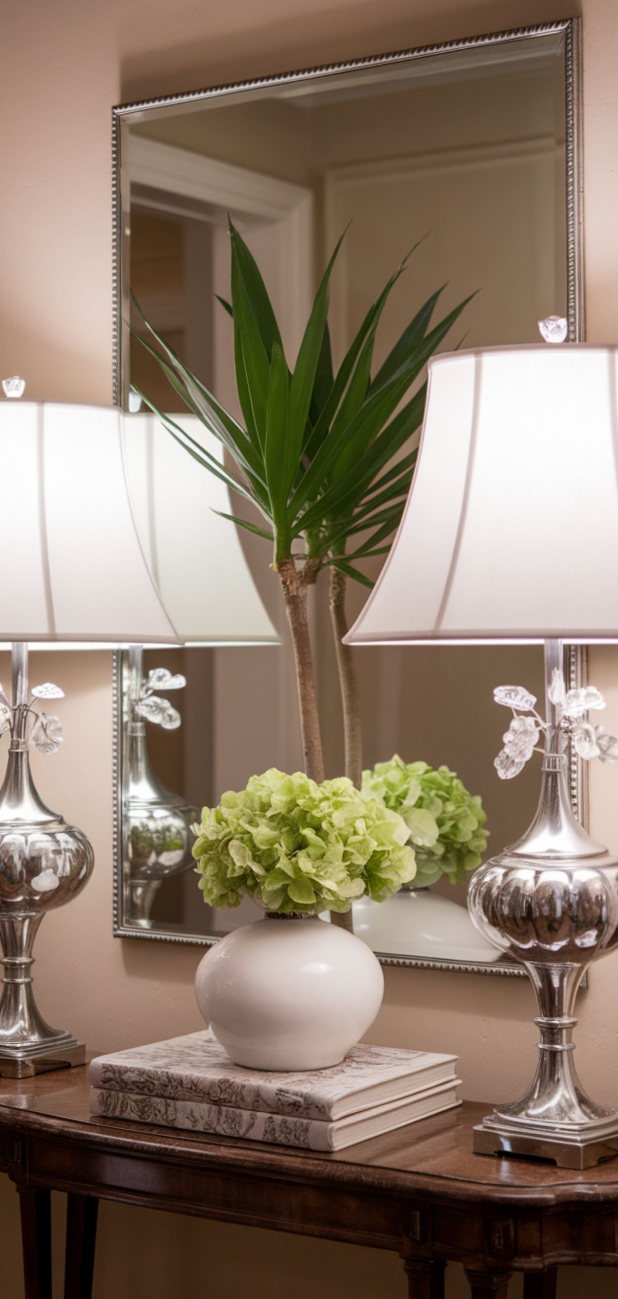 inspiring Entrance Table Decor Ideas