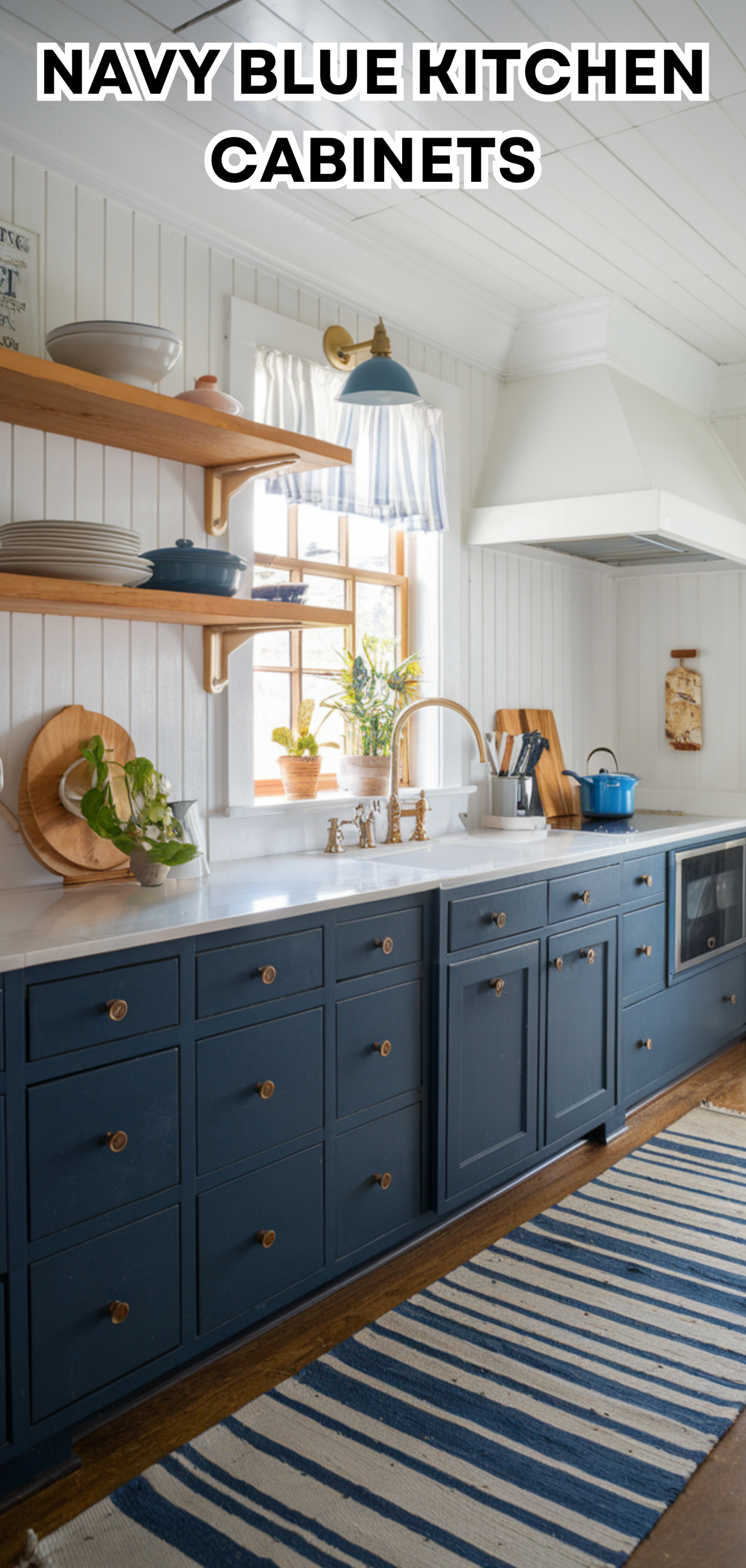 17 Trendy Navy Blue Kitchen Cabinets