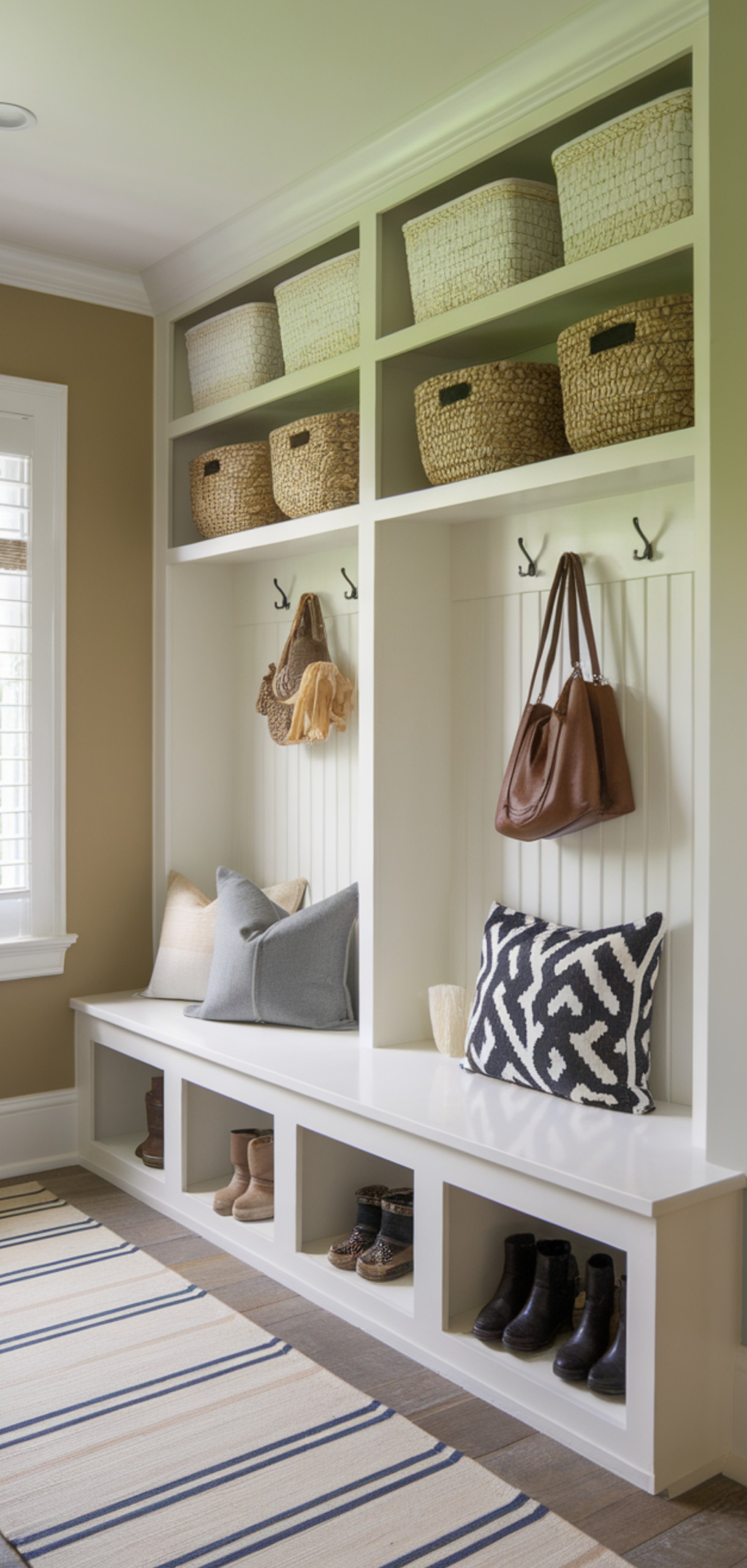 Creative Mudroom Cabinets for a Stylish and Organized Entryway