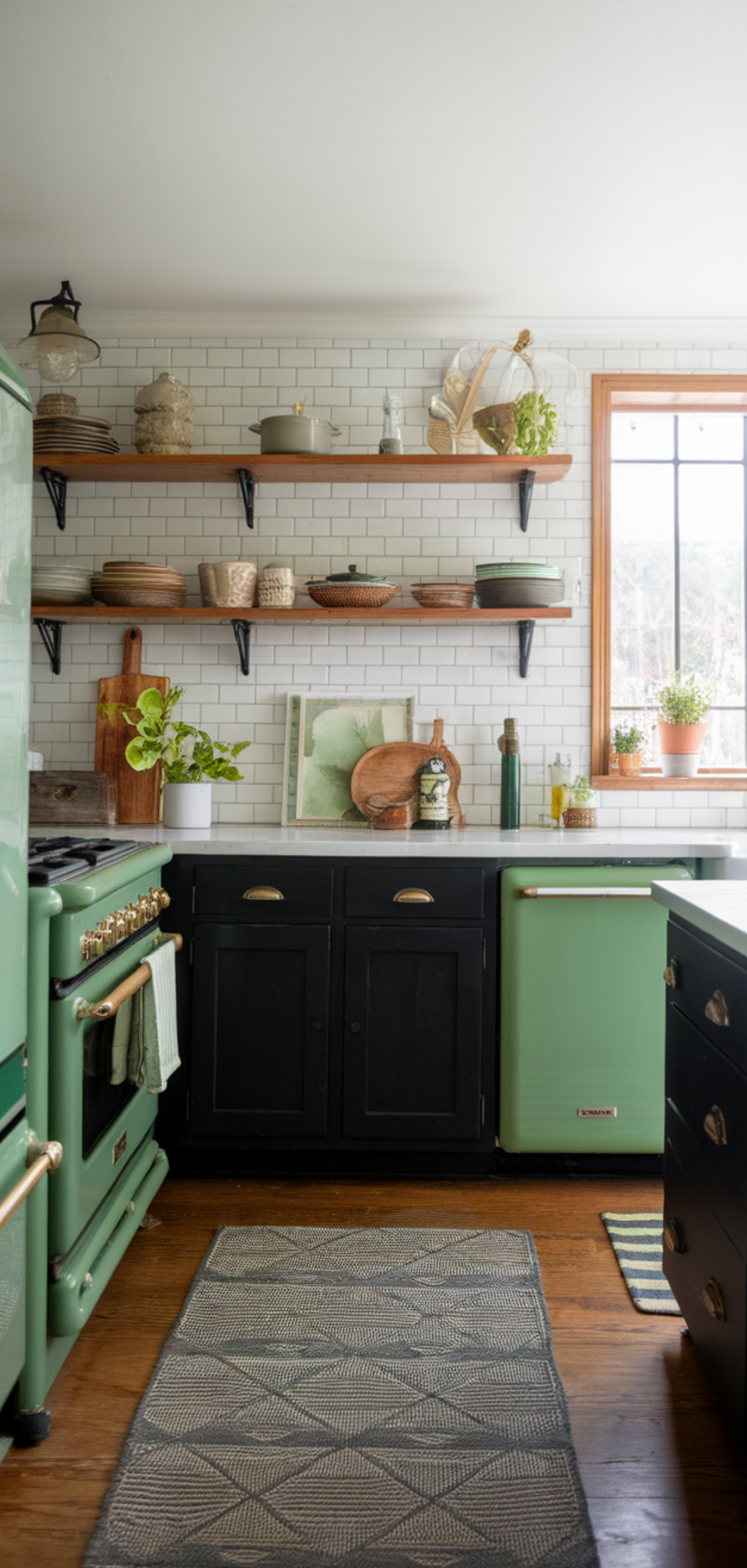 Best Georgeous Green and Black Kitchen Ideas
