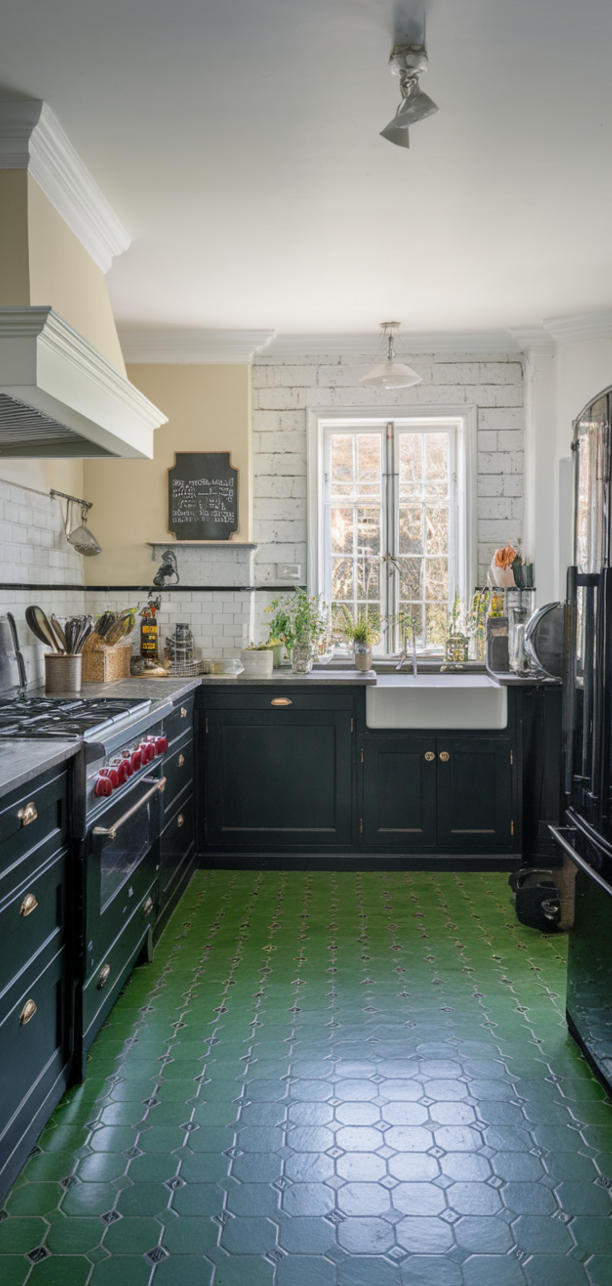 Best Georgeous Green and Black Kitchen Ideas