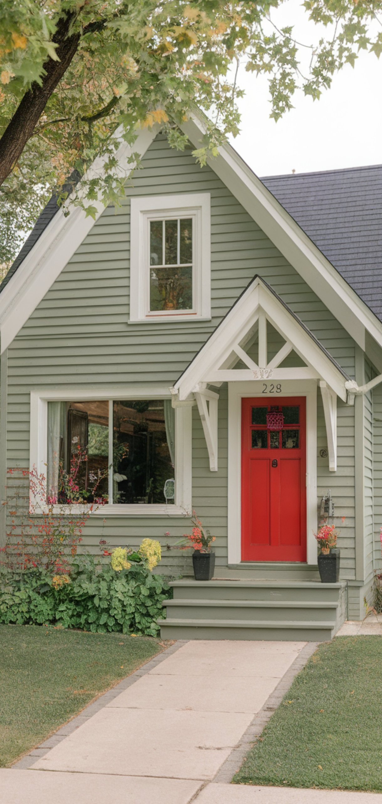 Amazing Sage Green House Ideas with Cream Trim Ideas