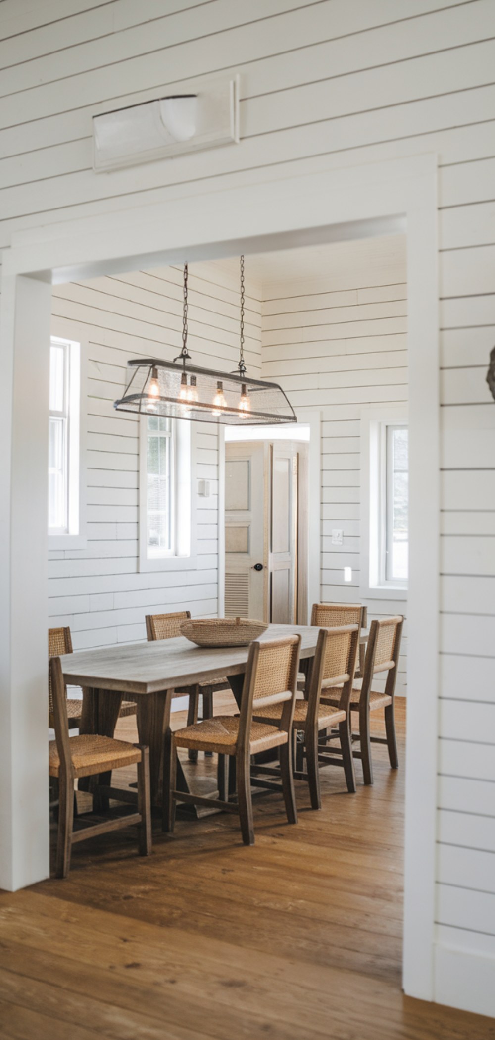 Easy Shiplap Dining Room Ideas