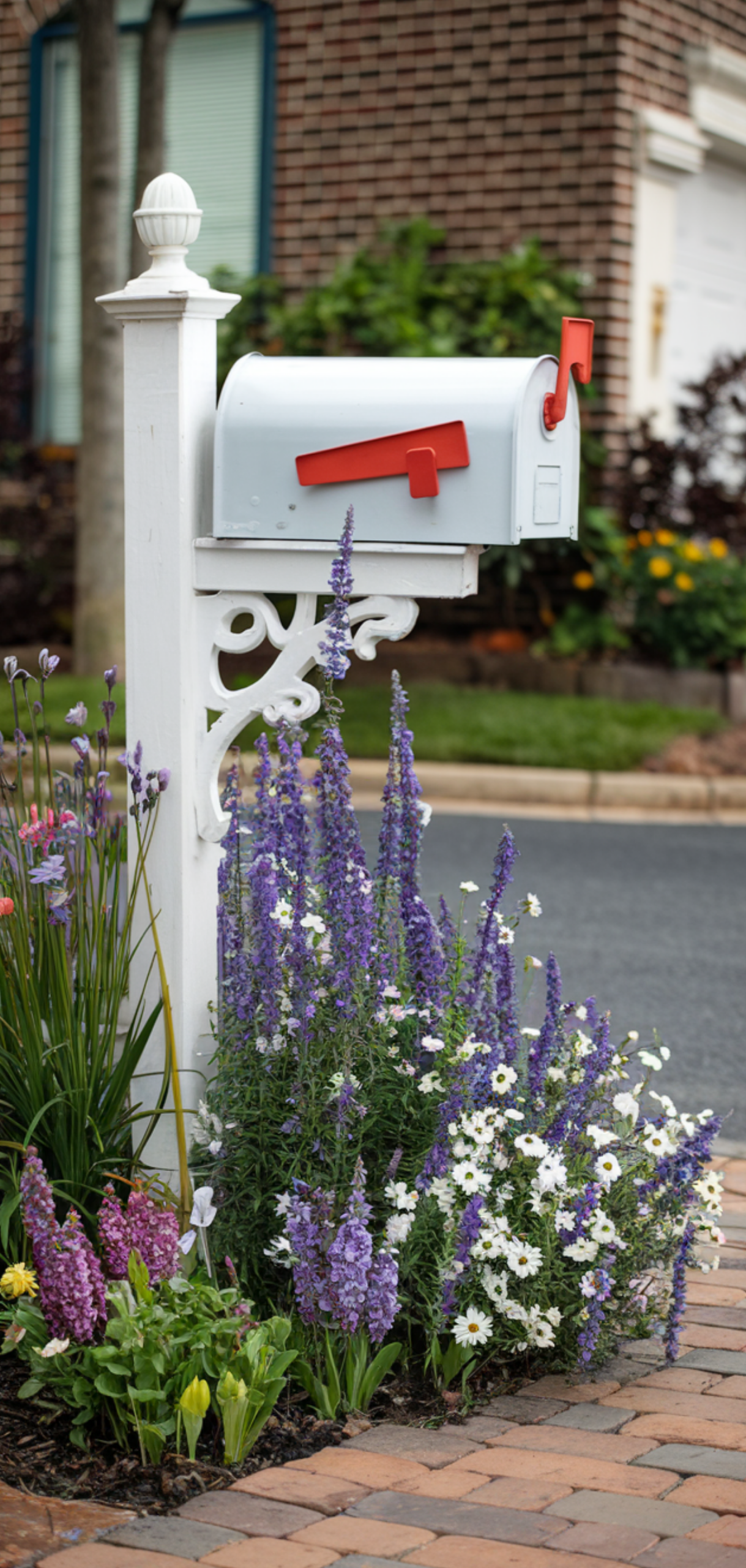 15 Perfect Mailbox Flower Bed Ideas