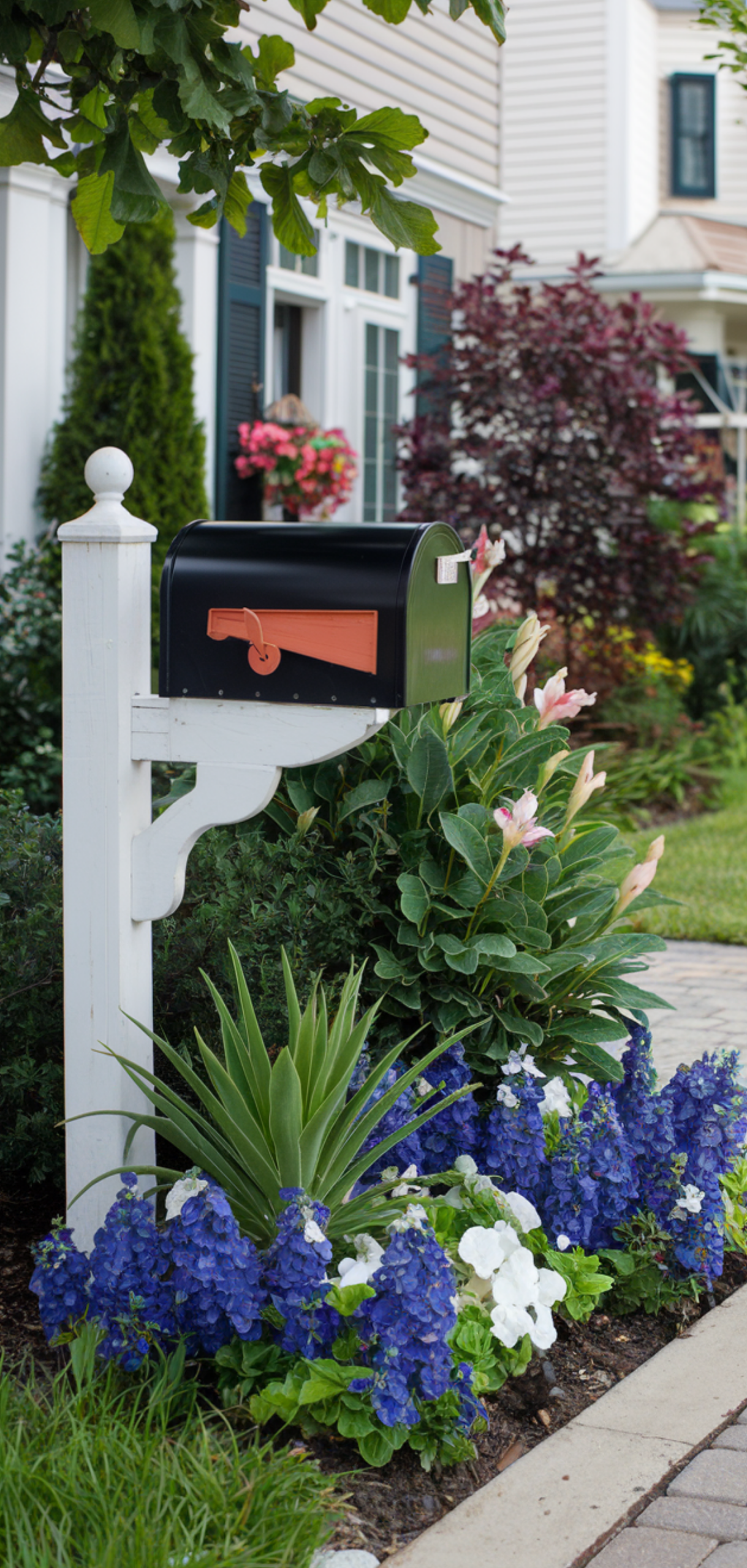 15 Perfect Mailbox Flower Bed Ideas