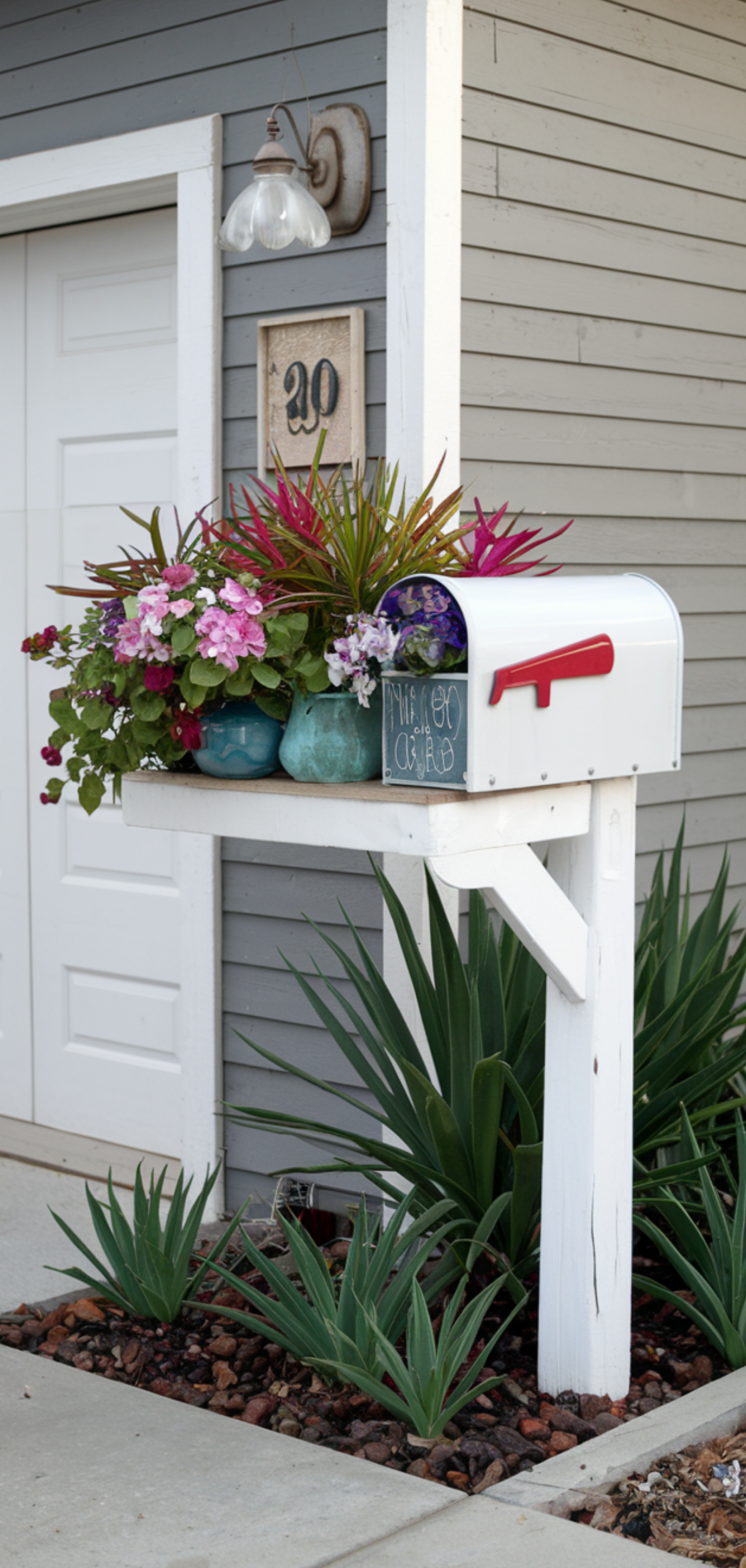 15 Perfect Mailbox Flower Bed Ideas