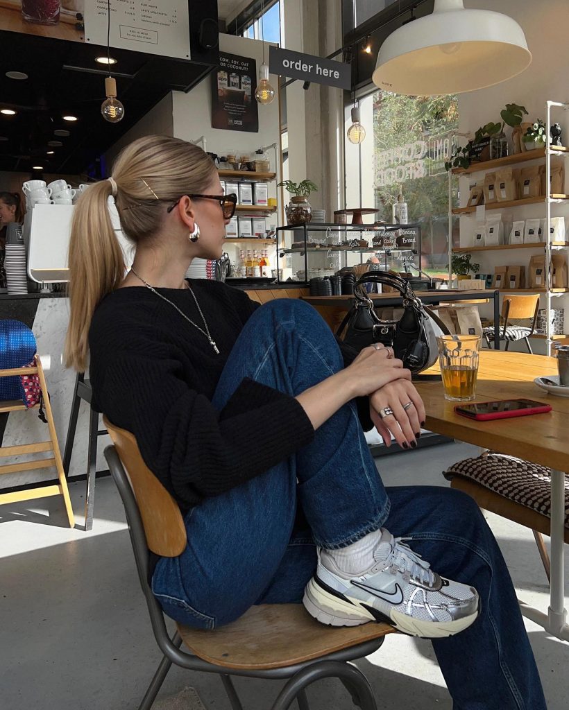Women's Casual Silver Sneaker Outfits That Work for Real Everyday Life