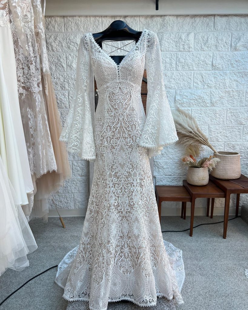 Simple Elopement Dress Ideas That Prove Small Weddings Can Still Feel Like A Big Moment